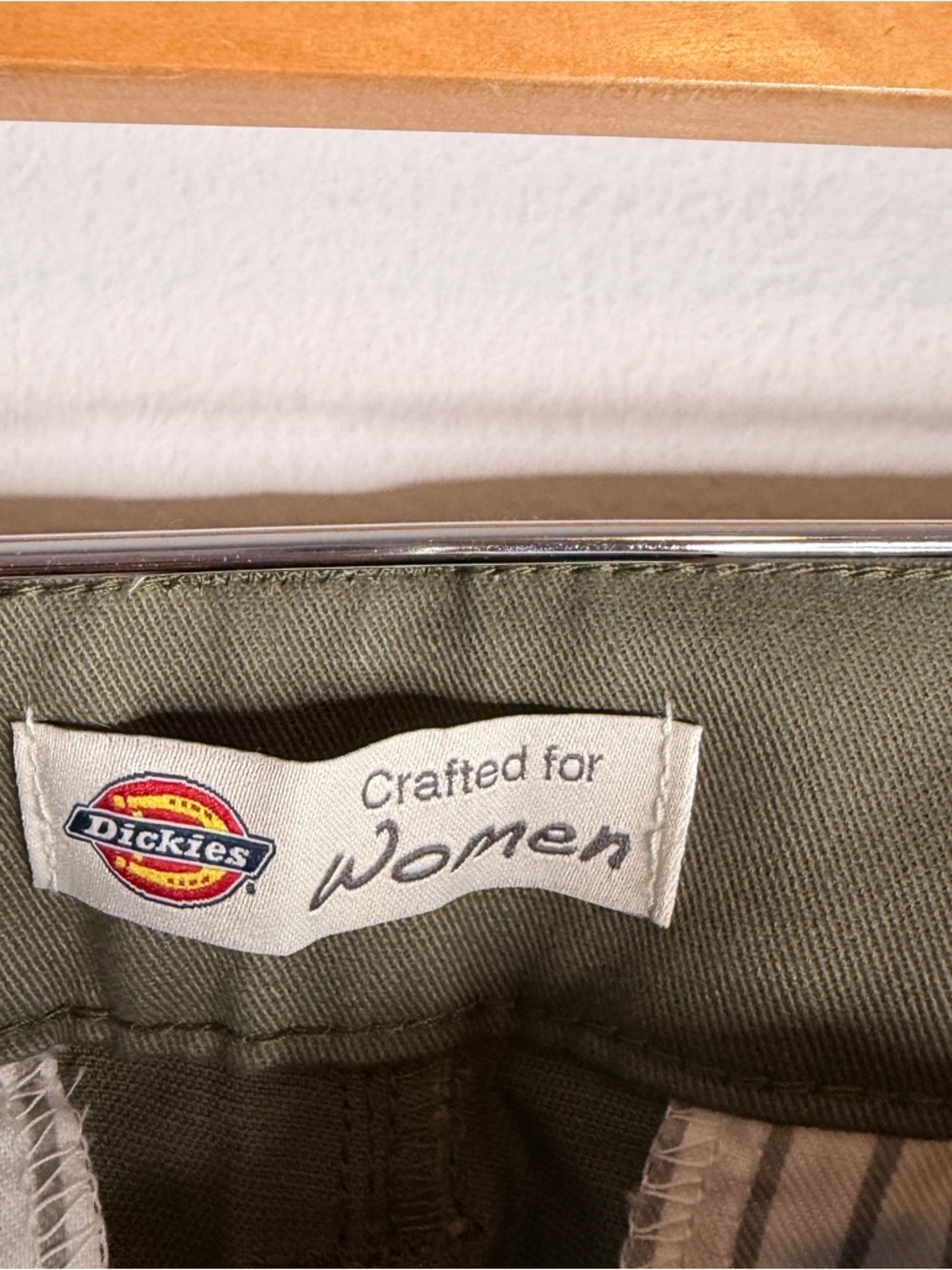 Dickies Women’s Olive Cargo Pants - 6 Regular - Picture 3 of 8